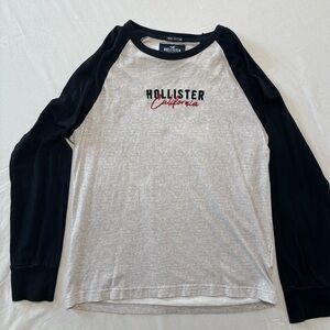 Hollister Gray and Black Graphic Tee